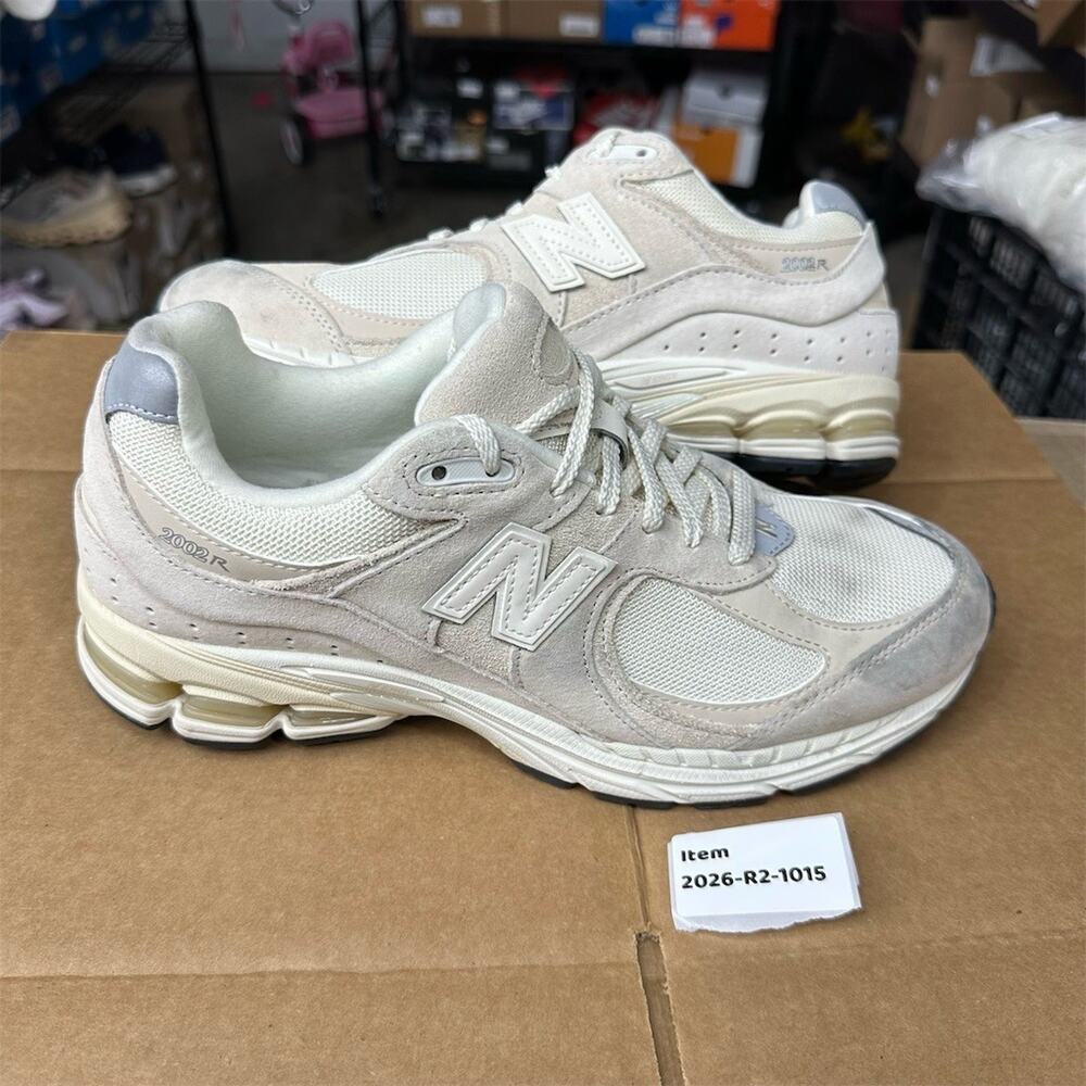 New Balance 2002R Sneakers Men's 10.5 Sea Salt Off White Low Top Lace Up
